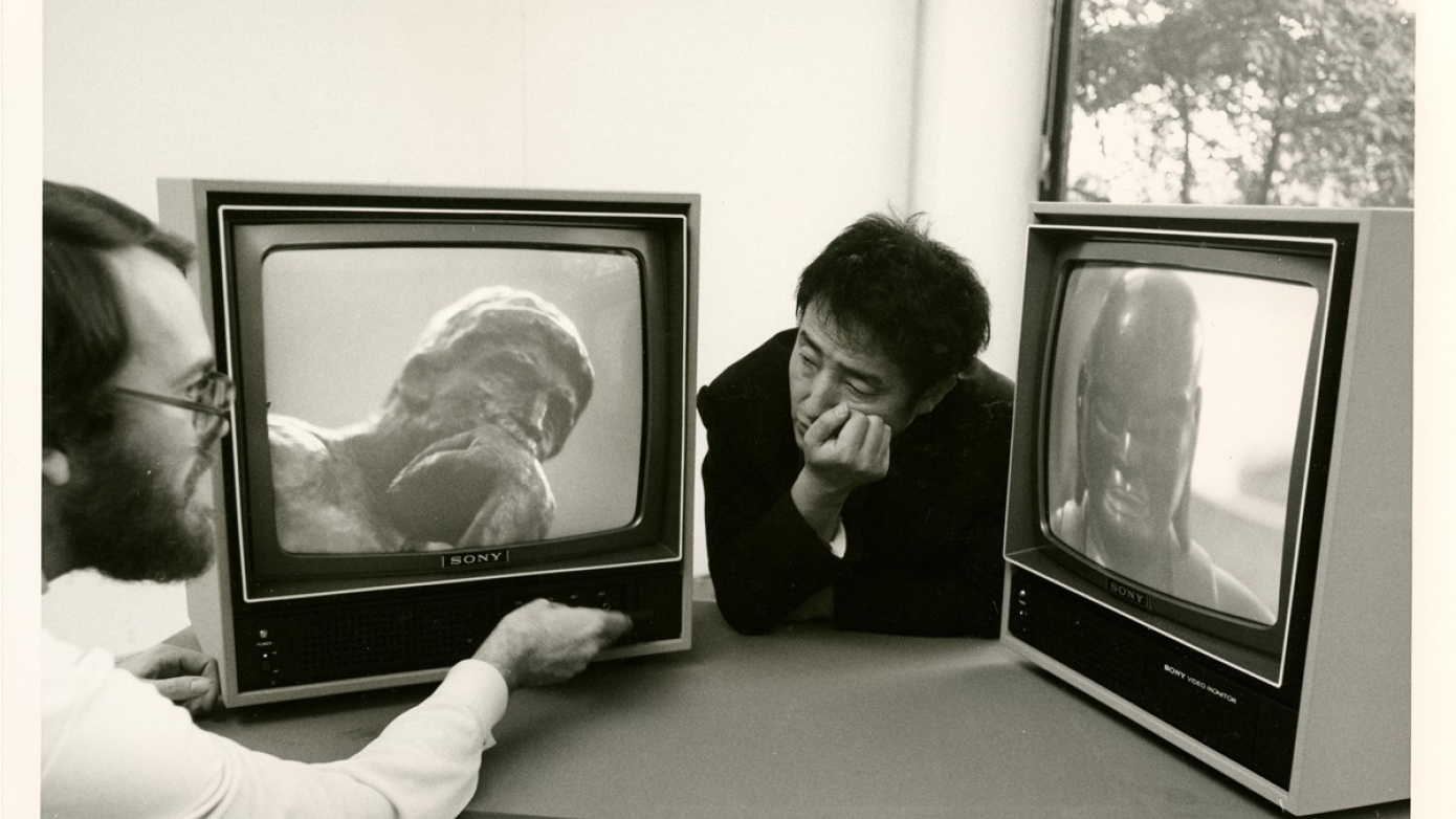 Projection "NAM JUNE PAIK: MOON IS THE OLDEST TV" d'Amanda Kim